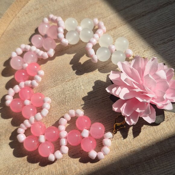 Handmade fading pink flower bracelet - Picture 3 of 6